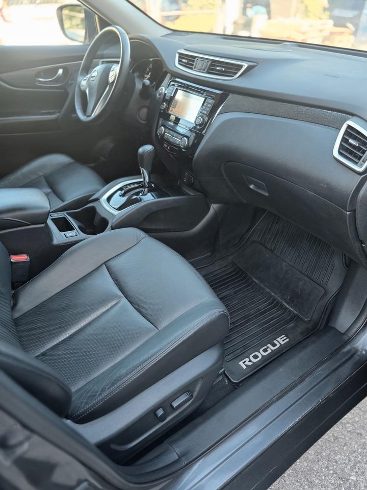 2015 Nissan Rogue SL Photo
