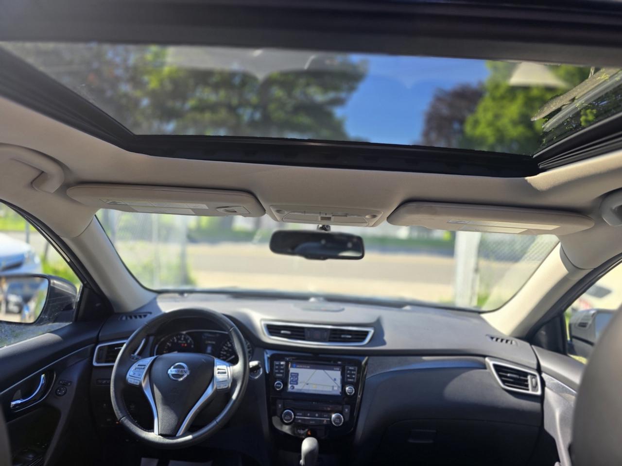 2015 Nissan Rogue SL Photo