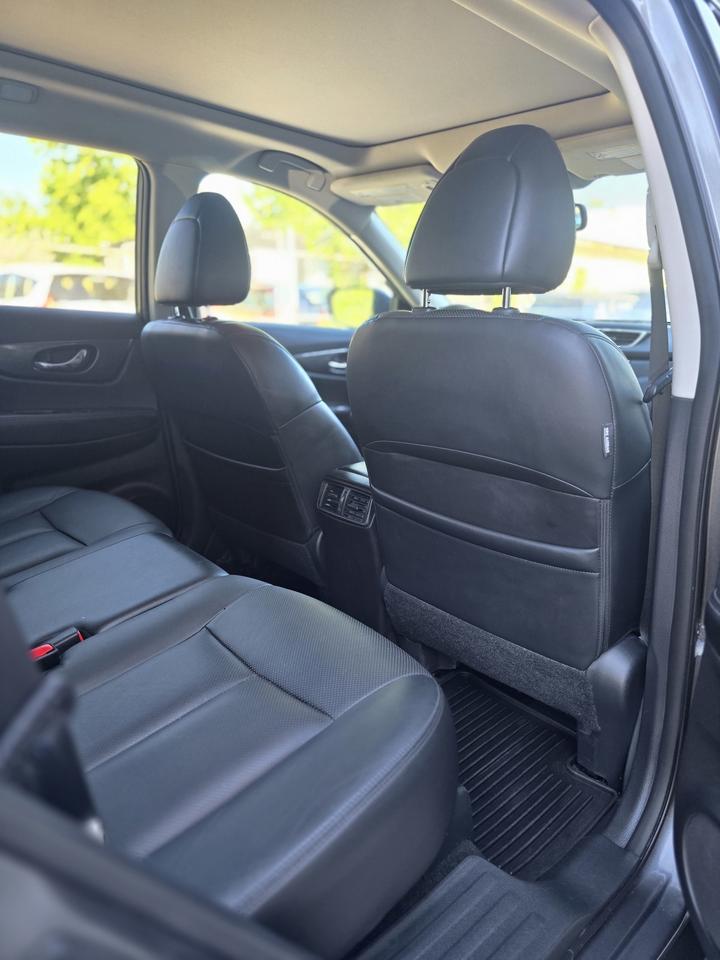 2015 Nissan Rogue SL Photo