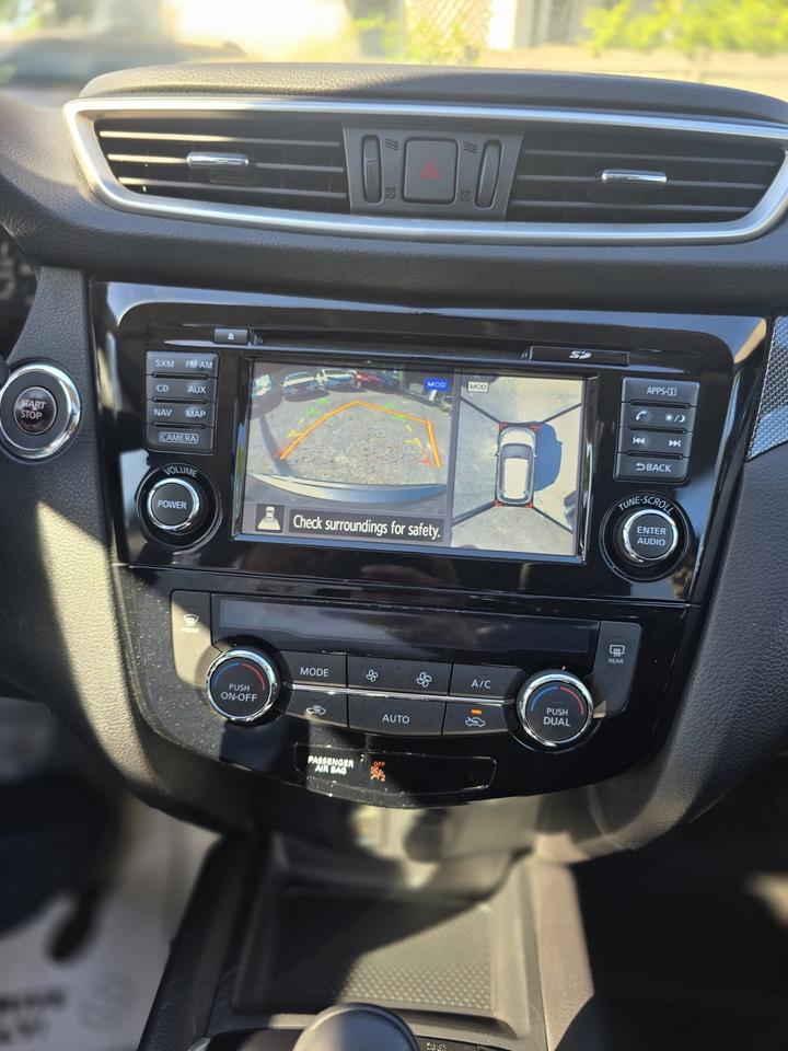 2015 Nissan Rogue SL Photo
