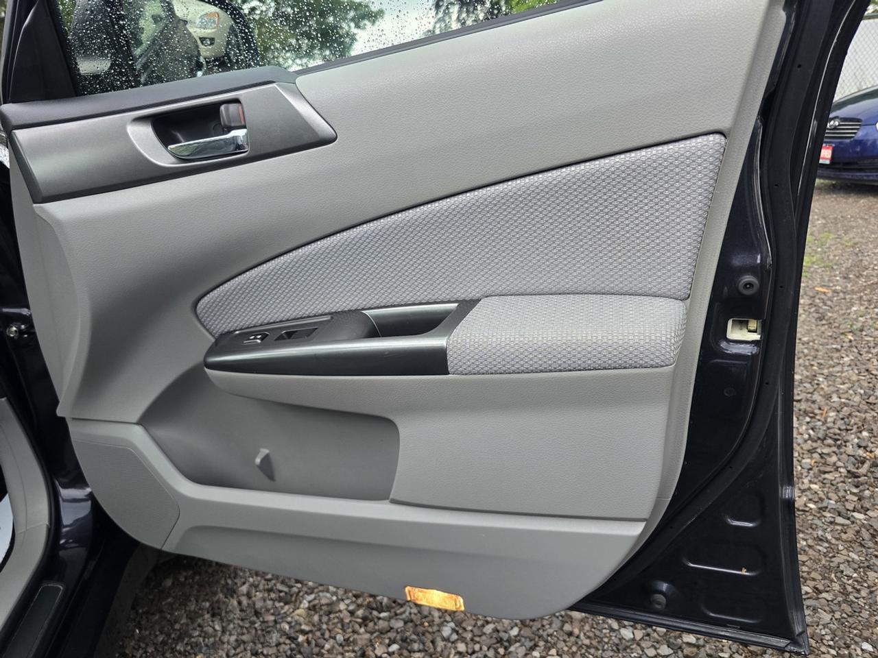 2011 Subaru Forester PREMIUM Photo
