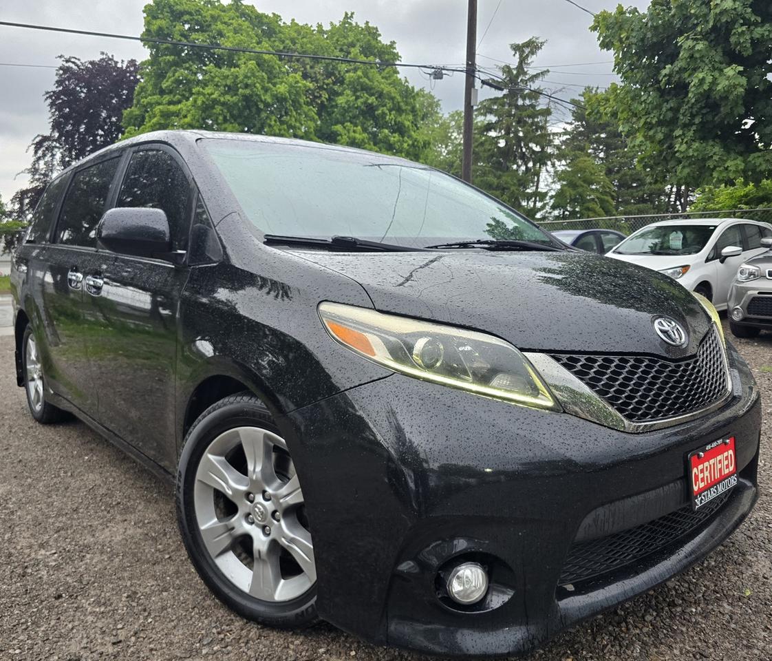 2017 Toyota Sienna SE Photo0