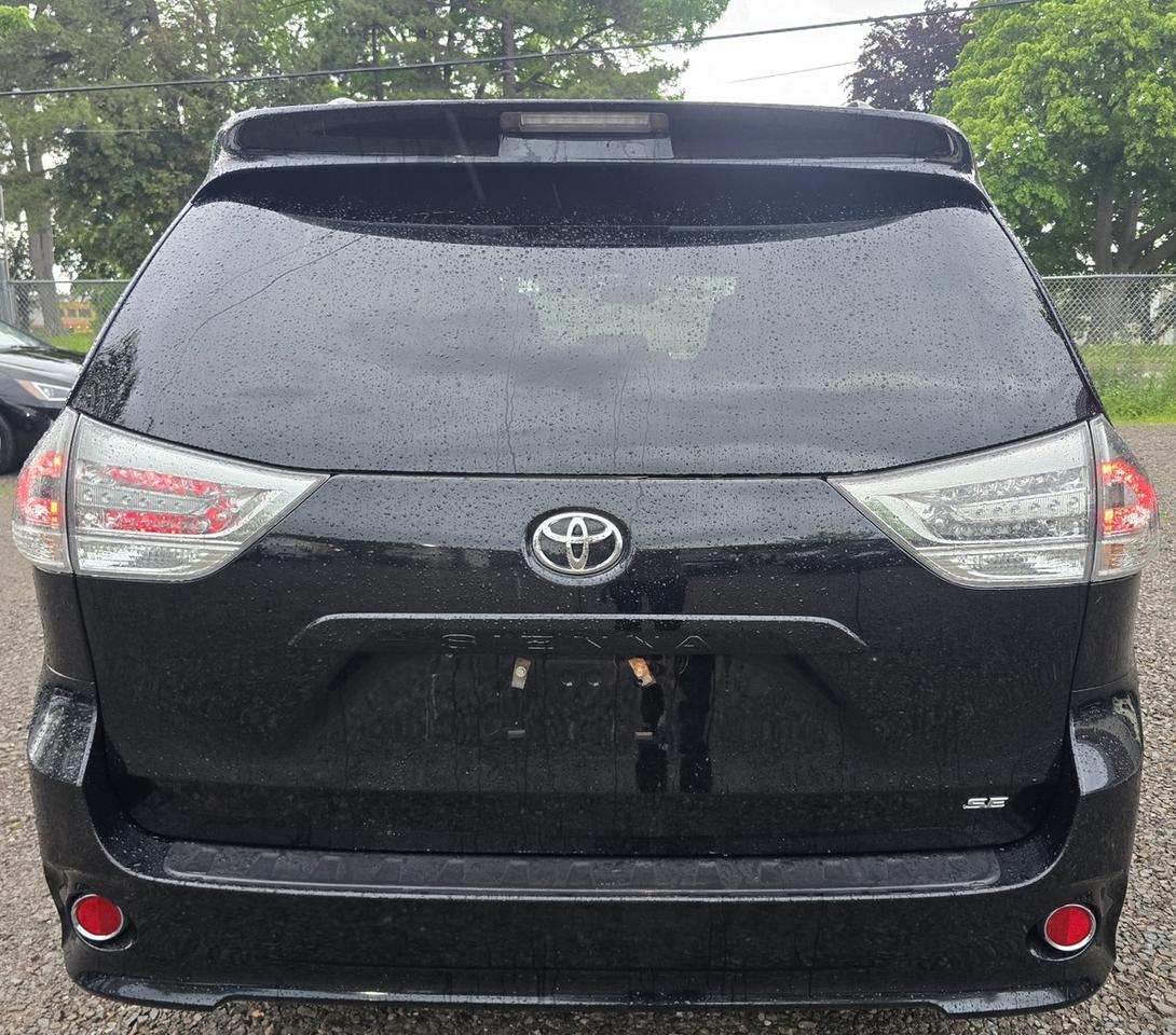 2017 Toyota Sienna SE Photo
