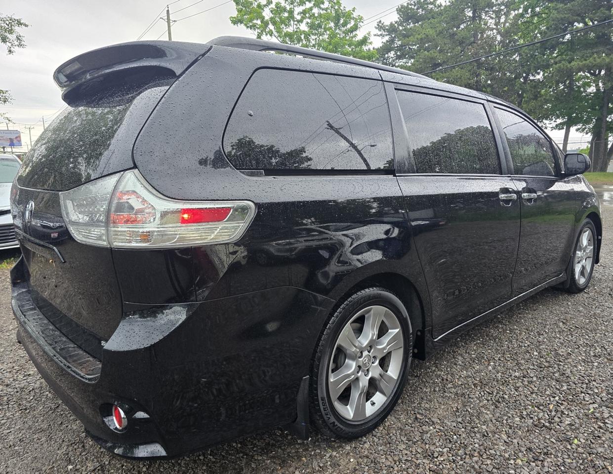 2017 Toyota Sienna SE Photo