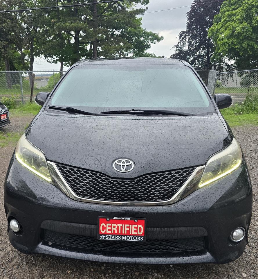 2017 Toyota Sienna SE Photo