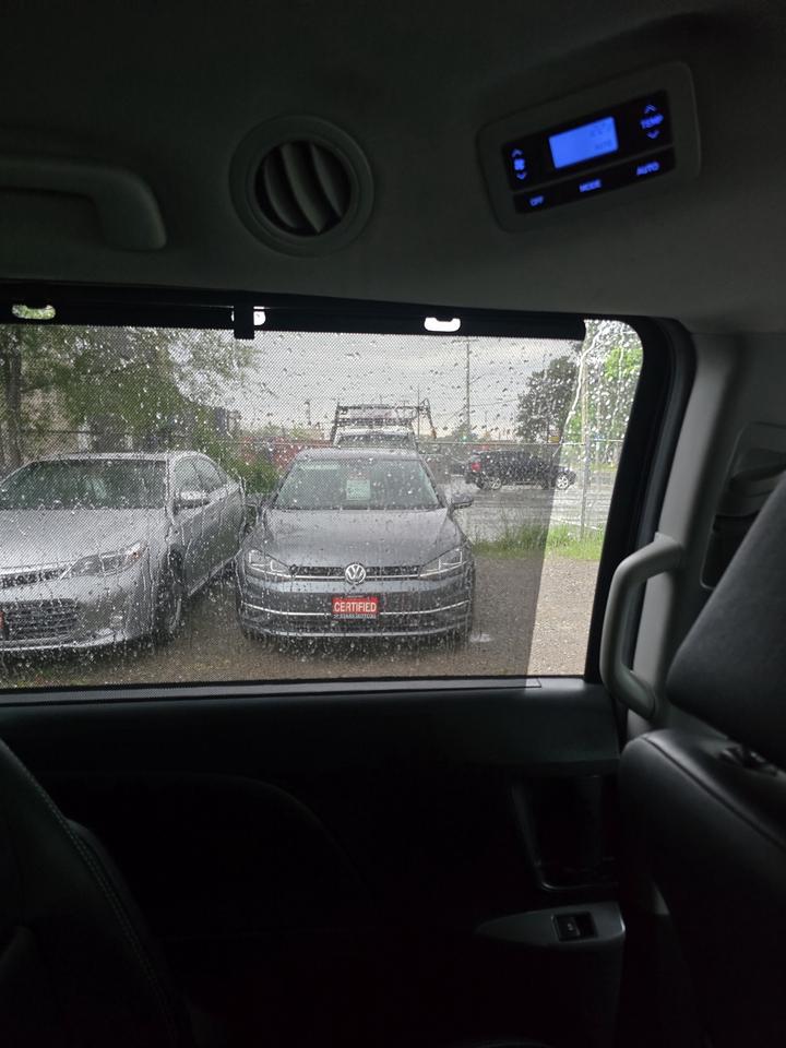 2017 Toyota Sienna SE Photo