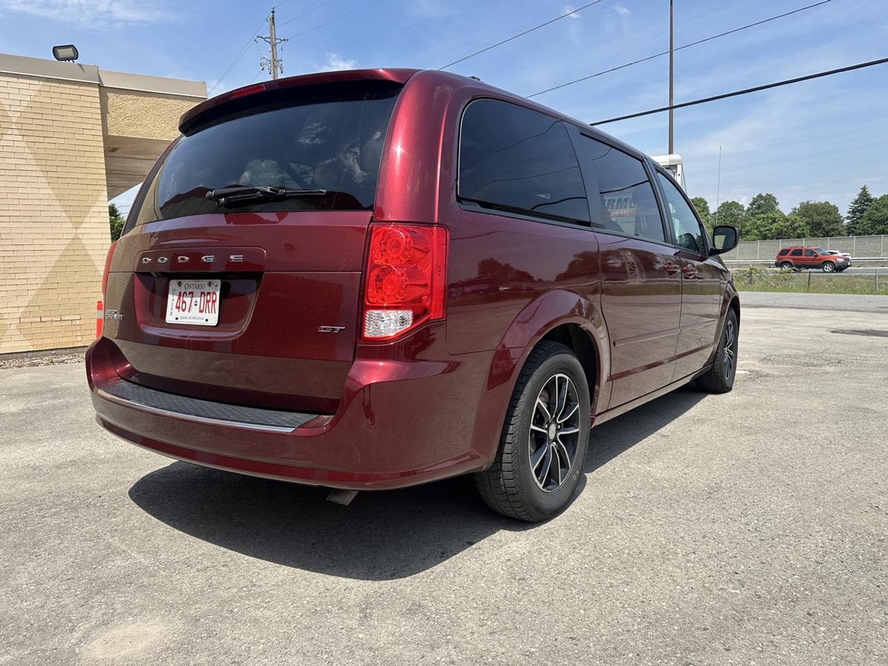 2017 Dodge Grand Caravan GT Photo2