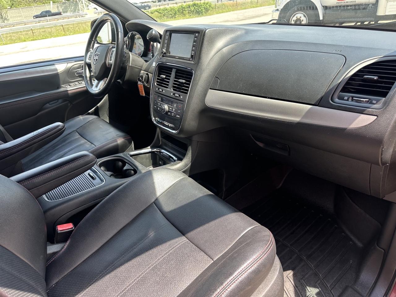 2017 Dodge Grand Caravan GT Photo