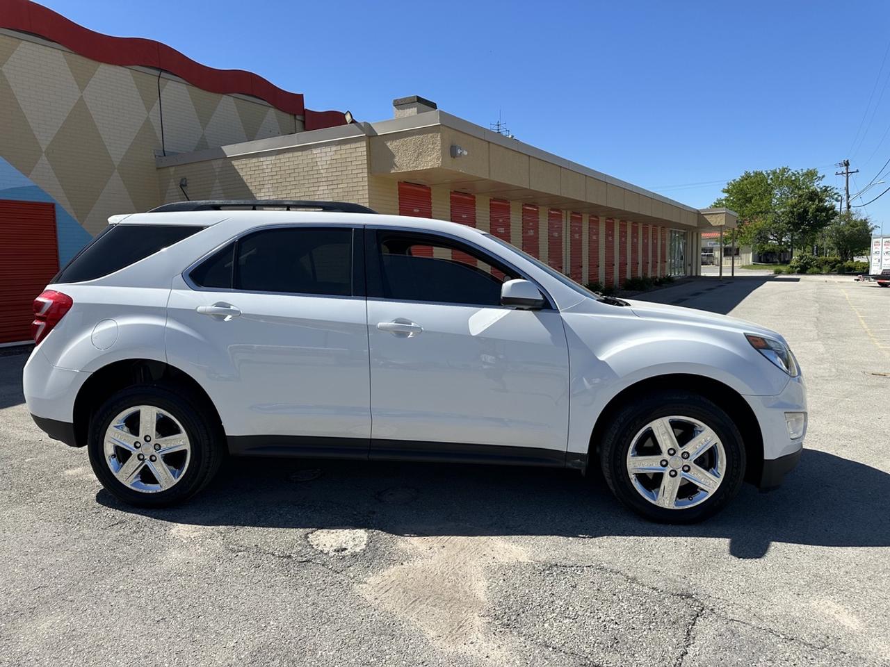 2016 Chevrolet Equinox LT Photo3