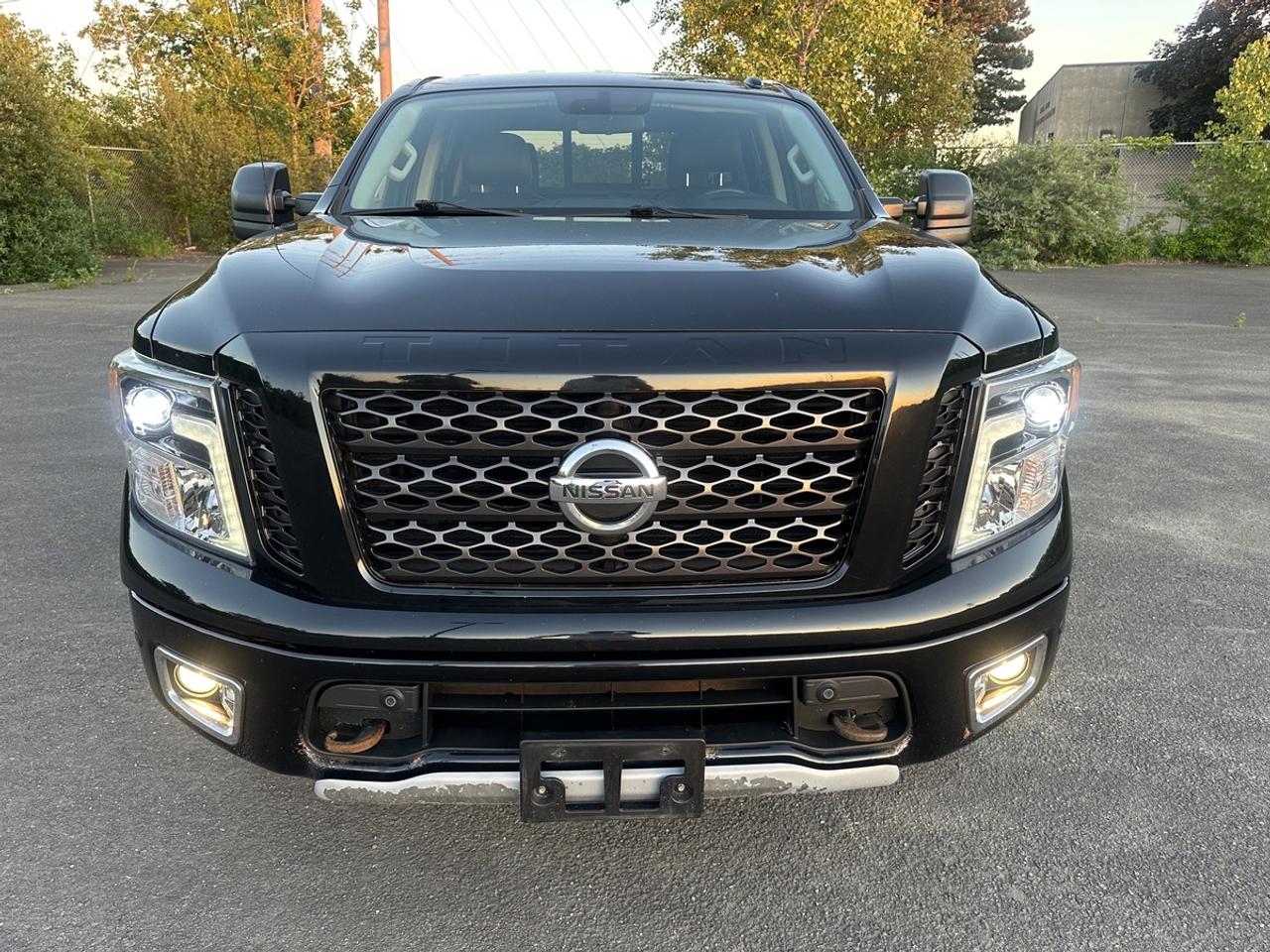 2018 Nissan Titan PRO 4X Photo