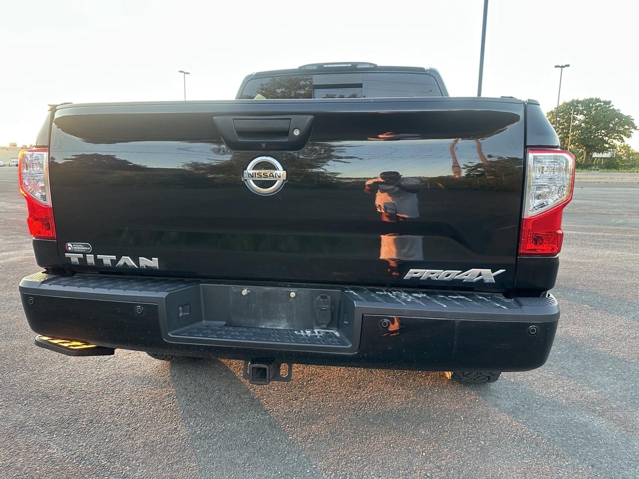 2018 Nissan Titan PRO 4X Photo4