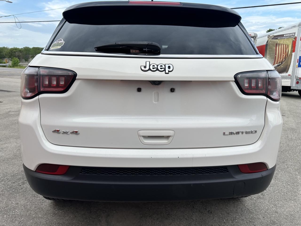 2017 Jeep Compass LIMITED Photo