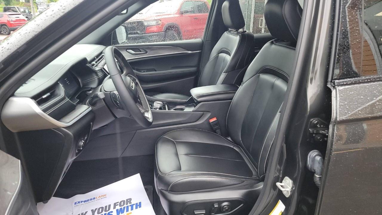2024 Jeep Grand Cherokee L Limited 4x4 Photo