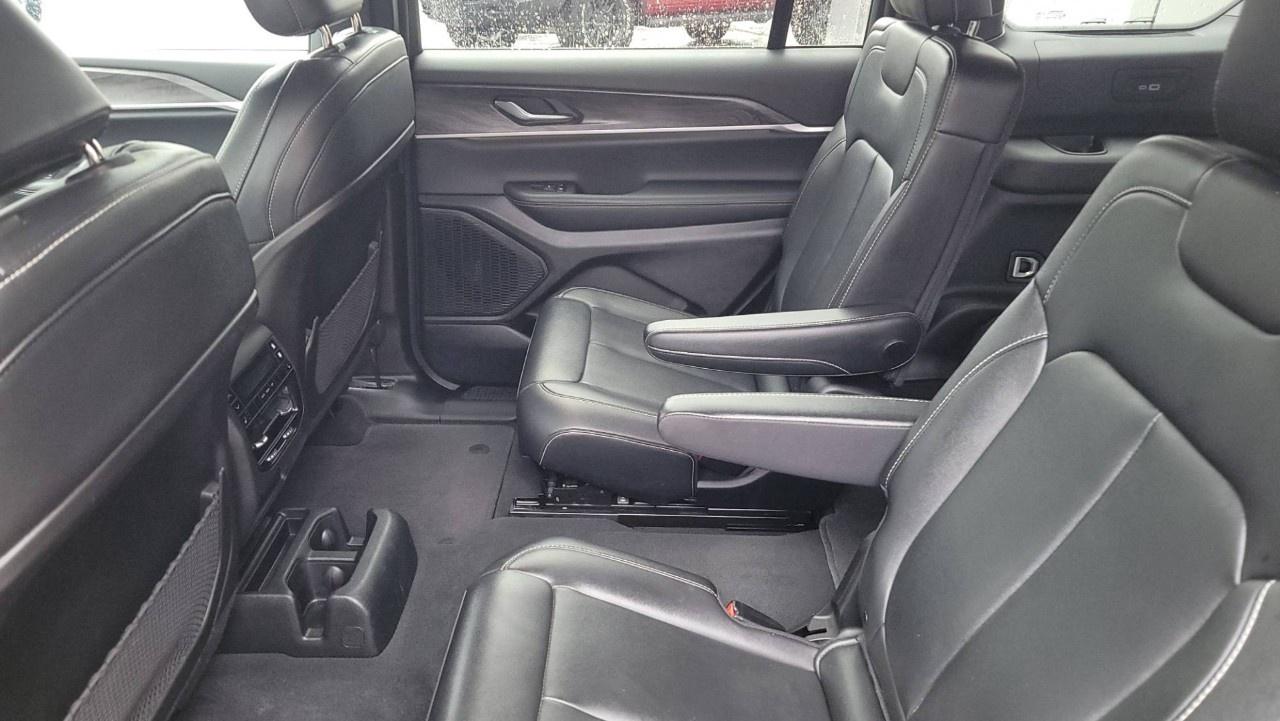 2024 Jeep Grand Cherokee L Limited 4x4 Photo