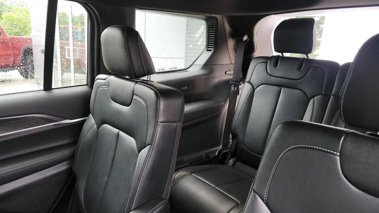2024 Jeep Grand Cherokee L Limited 4x4 Photo