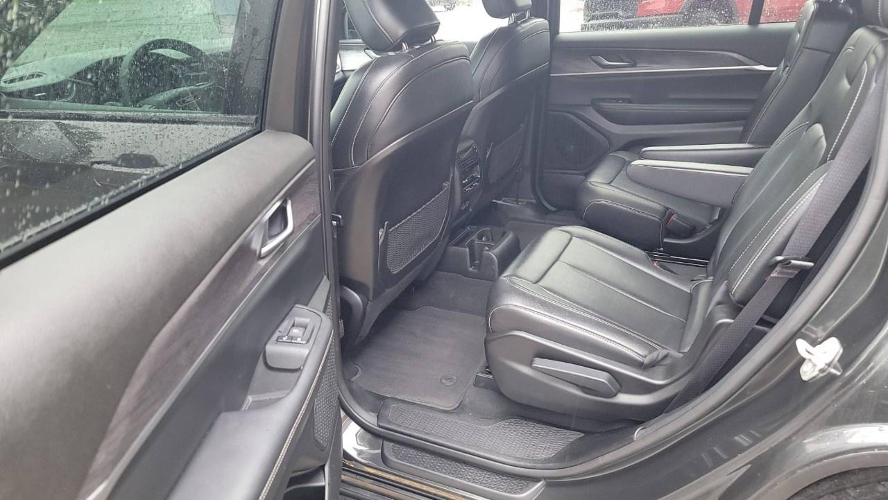 2024 Jeep Grand Cherokee L Limited 4x4 Photo