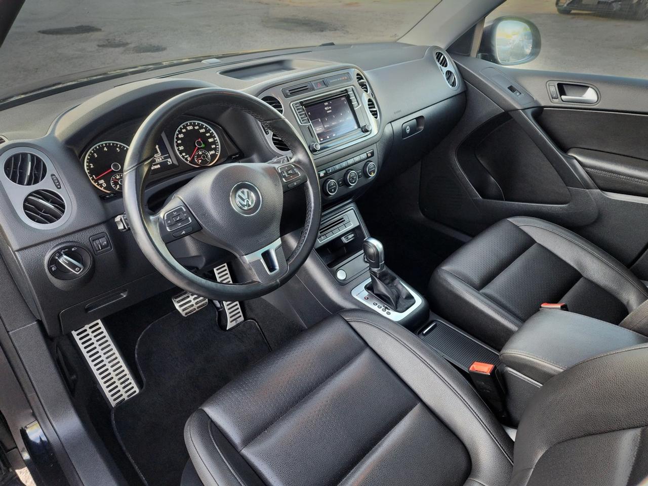 2017 Volkswagen Tiguan Wolfsburg Edition | No Accidents! Photo