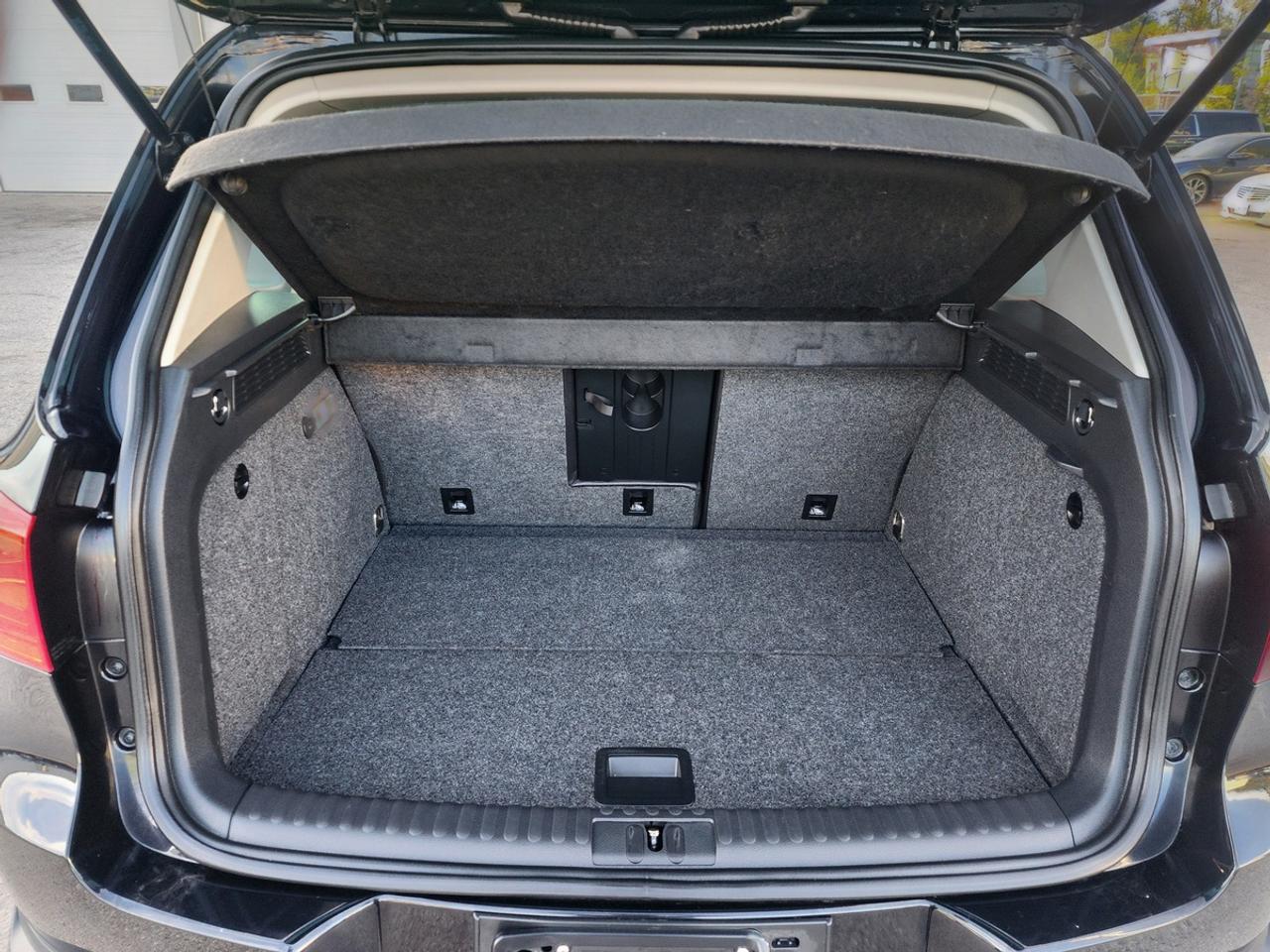 2017 Volkswagen Tiguan Wolfsburg Edition | No Accidents! Photo