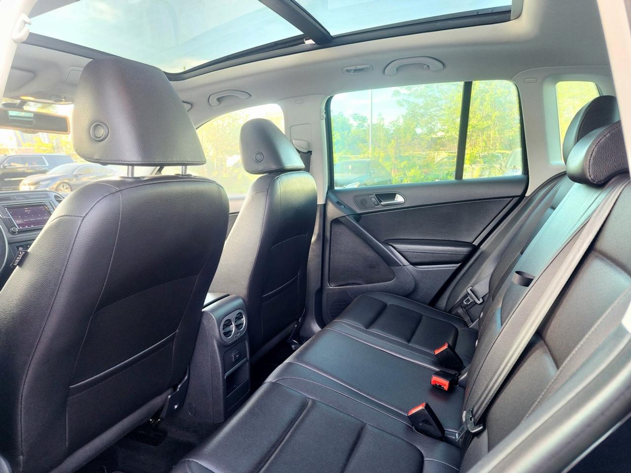 2017 Volkswagen Tiguan Wolfsburg Edition | No Accidents! Photo