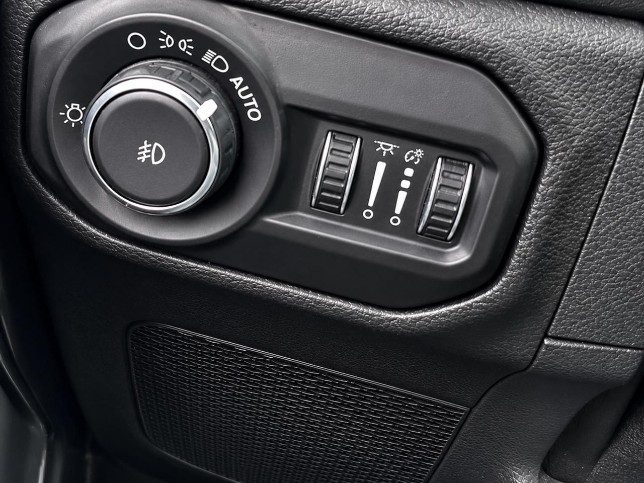 2018 Jeep WRANGLER UNLIMITED Sahara Photo