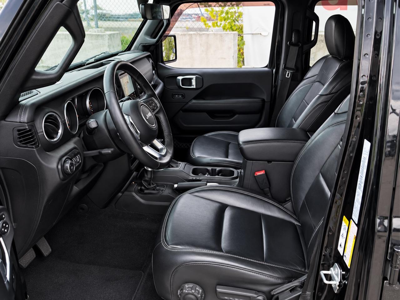 2018 Jeep WRANGLER UNLIMITED Sahara Photo