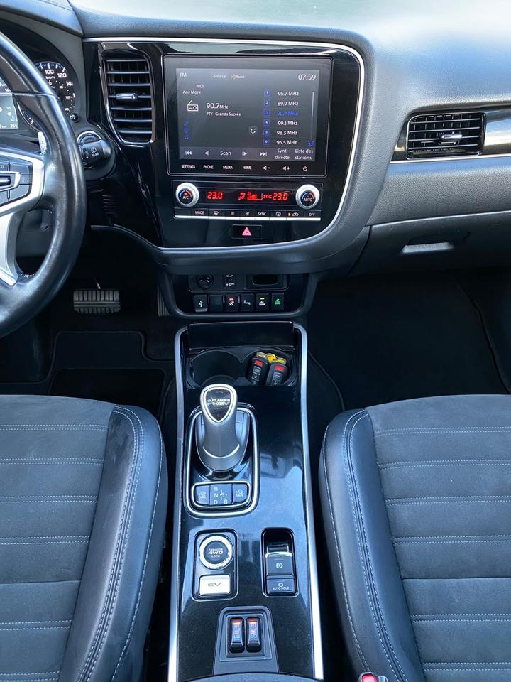 2020 Mitsubishi Outlander PHEV SEL S-AWD No Accident | One Owner | SUNROOF | Photo