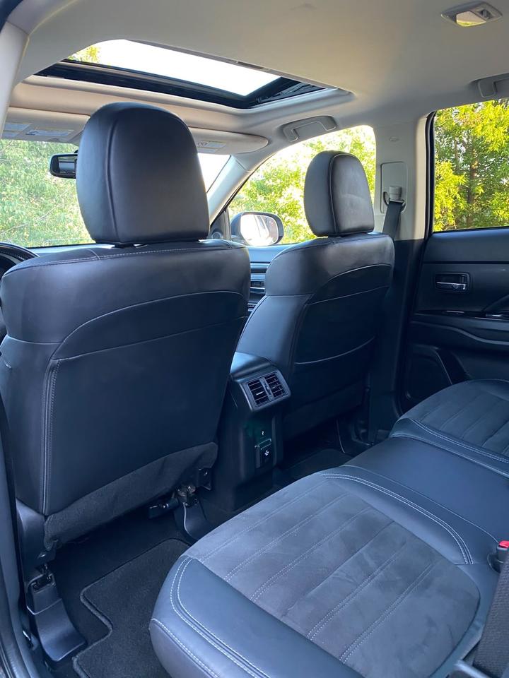 2020 Mitsubishi Outlander PHEV SEL S-AWD No Accident | One Owner | SUNROOF | Photo