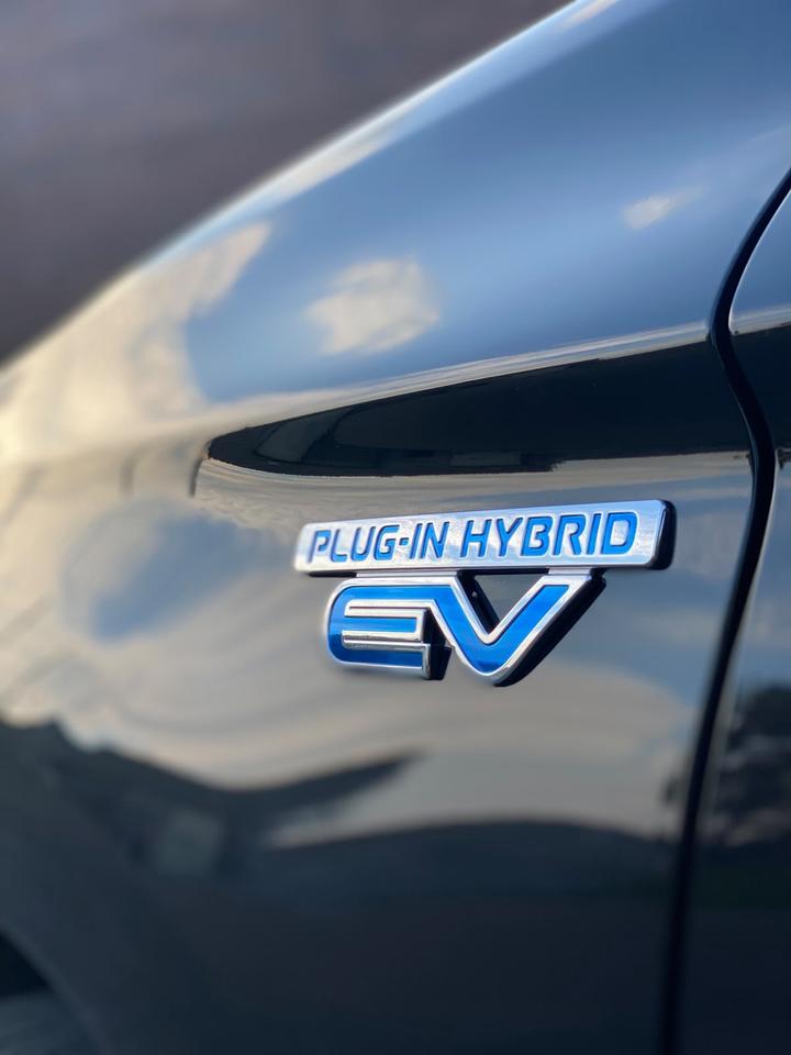 2020 Mitsubishi Outlander PHEV SEL S-AWD No Accident | One Owner | SUNROOF | Photo