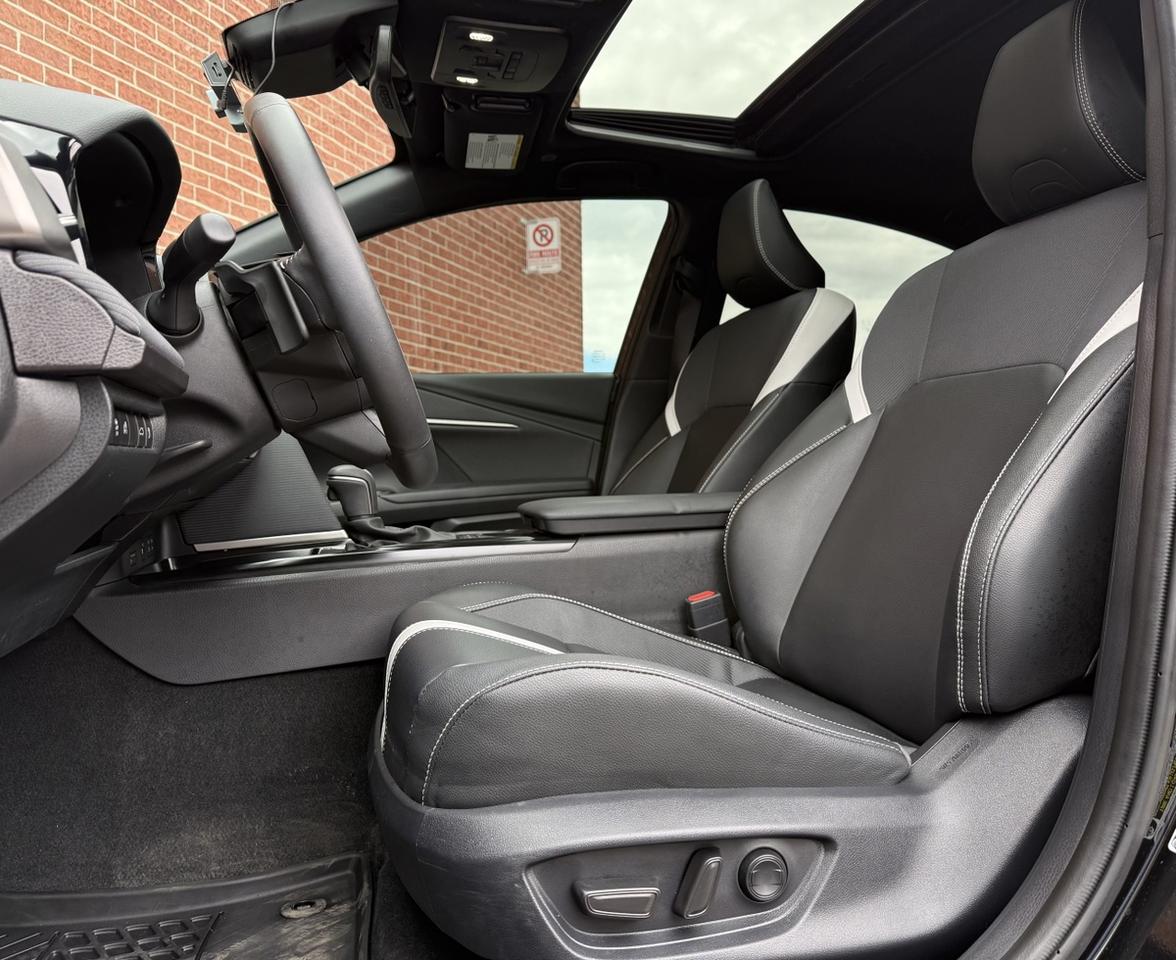 2025 Toyota Camry SE Upgrade|One Owner|Clean Carfax|Sunroof Photo