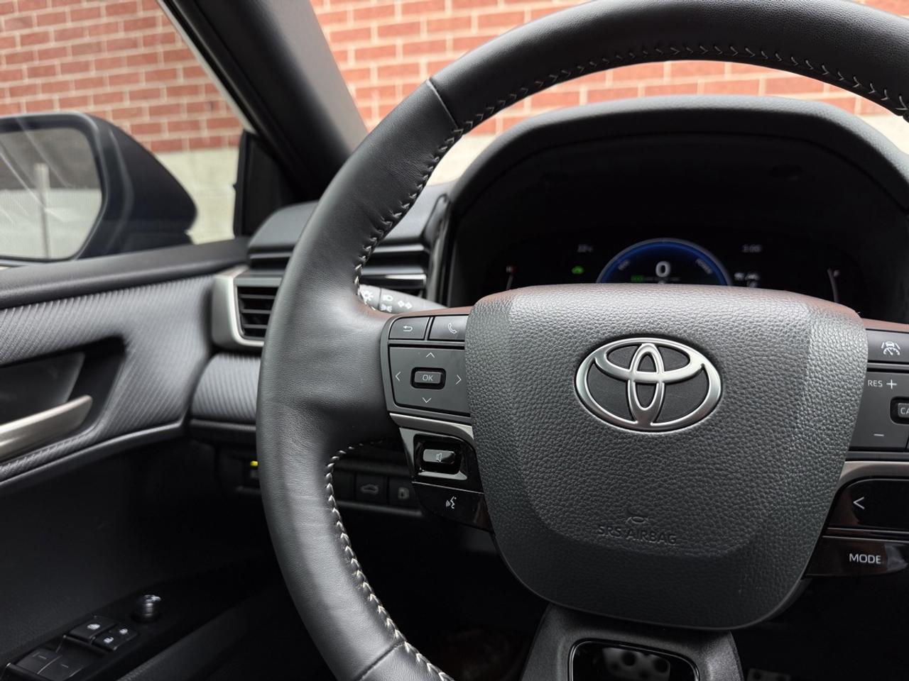 2025 Toyota Camry SE Upgrade|One Owner|Clean Carfax|Sunroof Photo