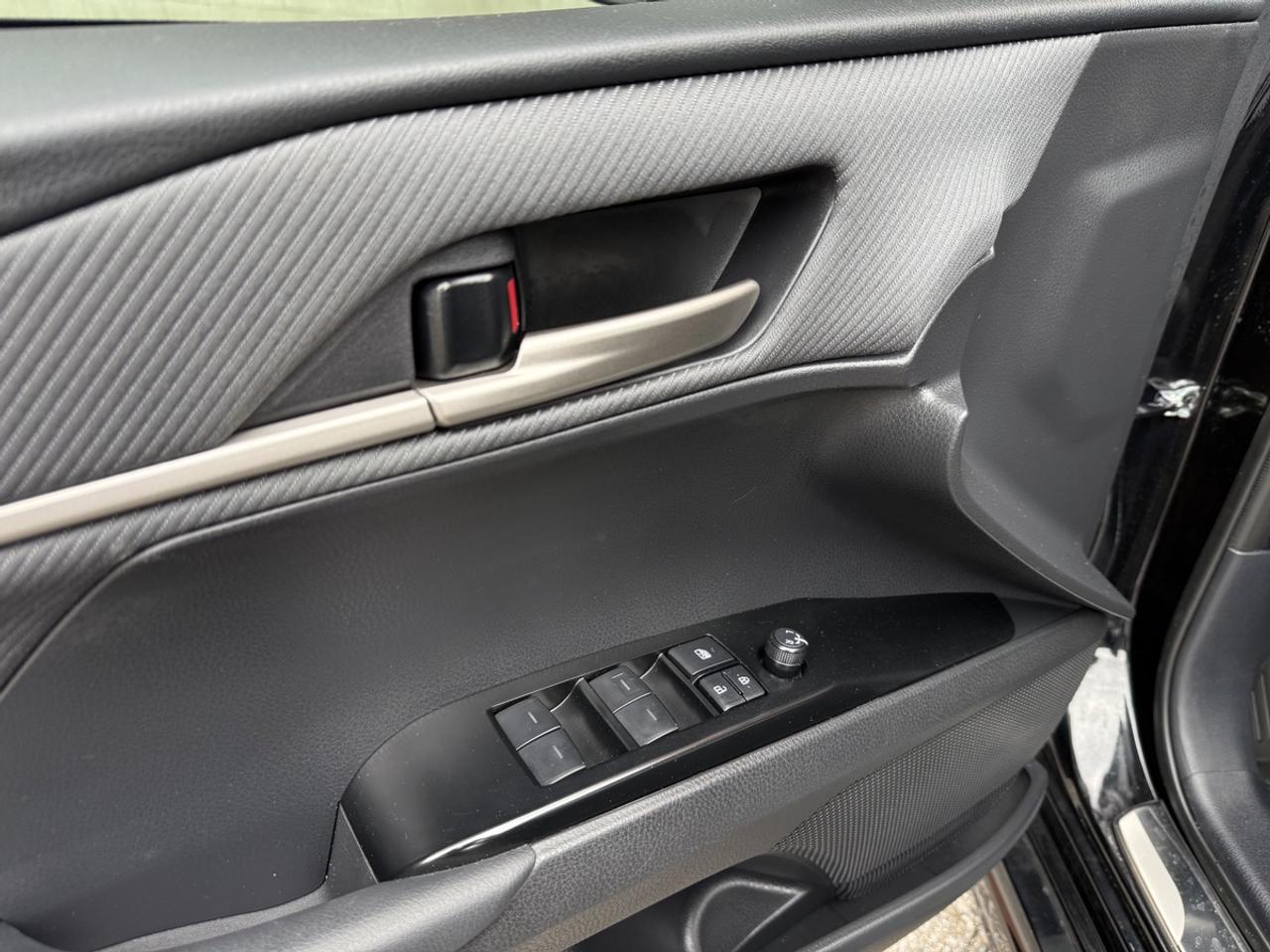 2025 Toyota Camry SE Upgrade|One Owner|Clean Carfax|Sunroof Photo