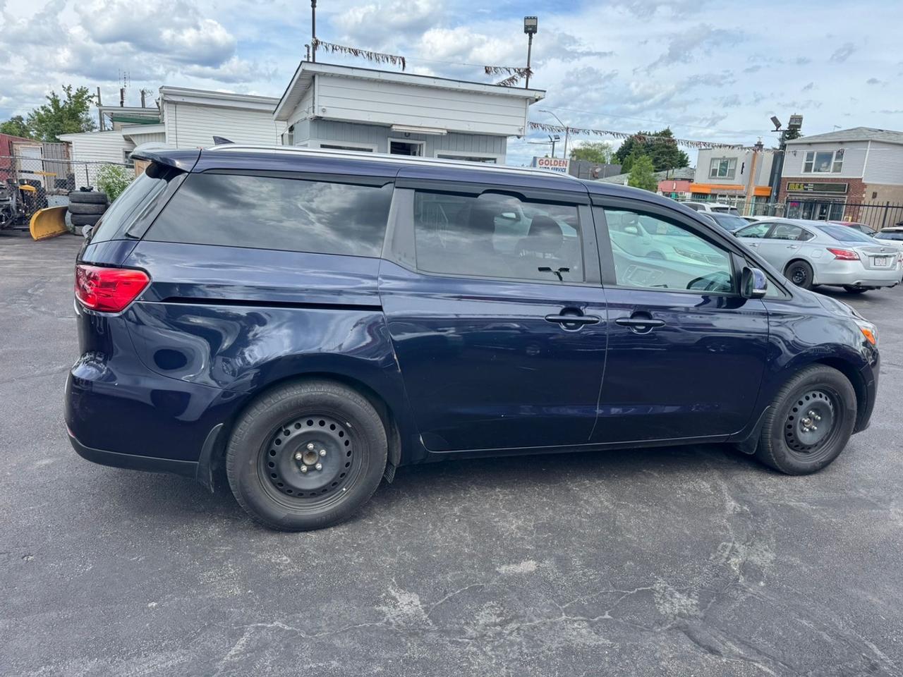 2019 Kia Sedona LX Photo