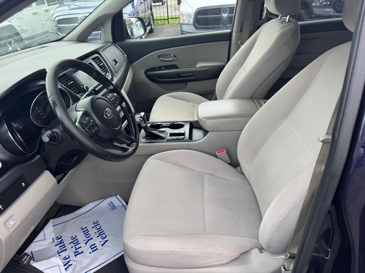2019 Kia Sedona LX Photo