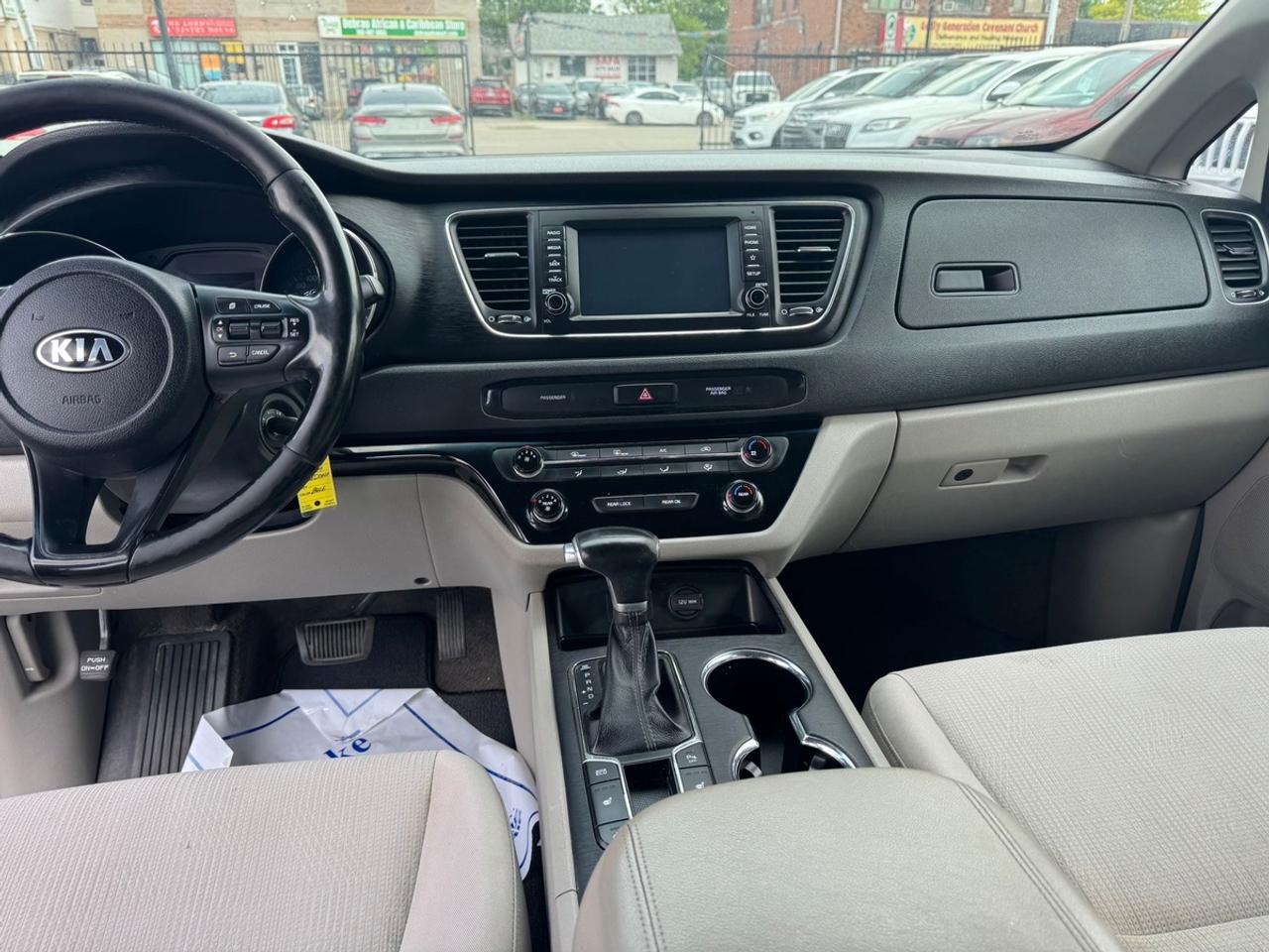 2019 Kia Sedona LX Photo