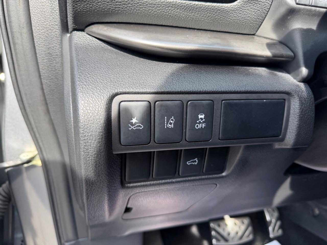 2025 Mitsubishi Eclipse Cross LE Photo