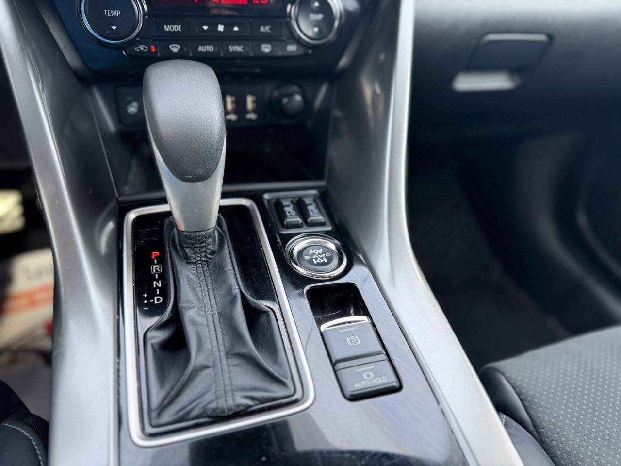 2025 Mitsubishi Eclipse Cross LE Photo