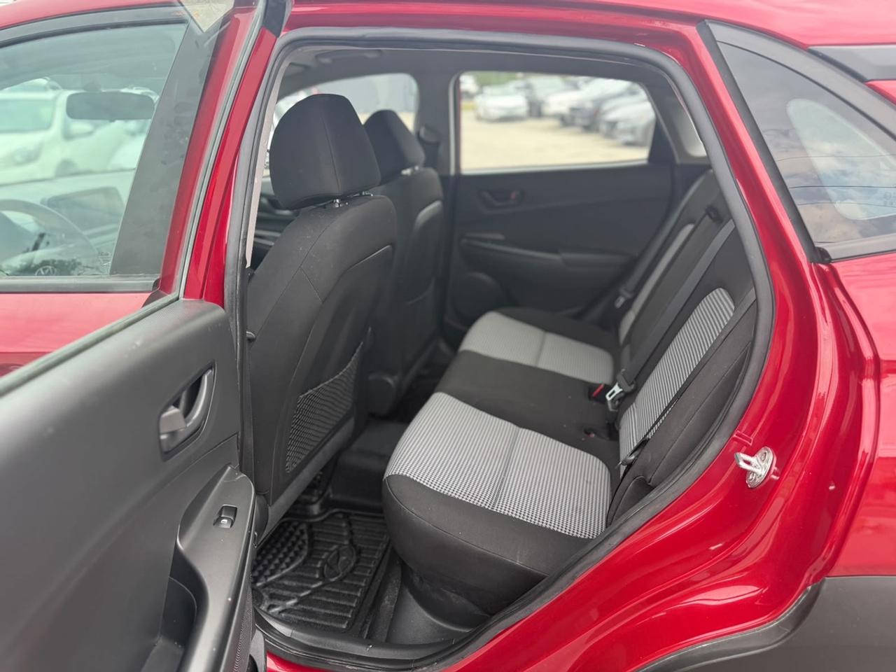 2021 Hyundai KONA SE Photo