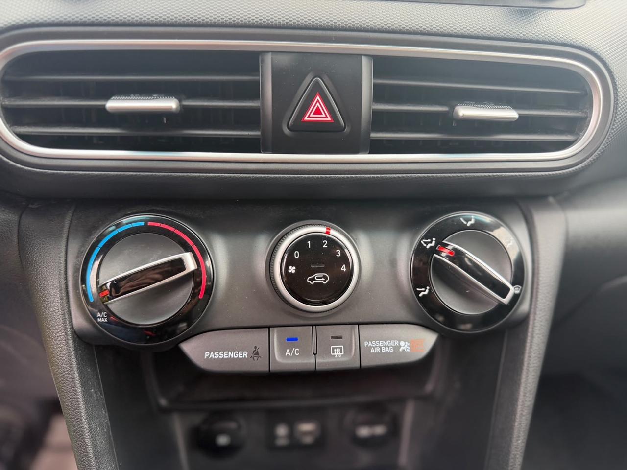 2021 Hyundai KONA SE Photo
