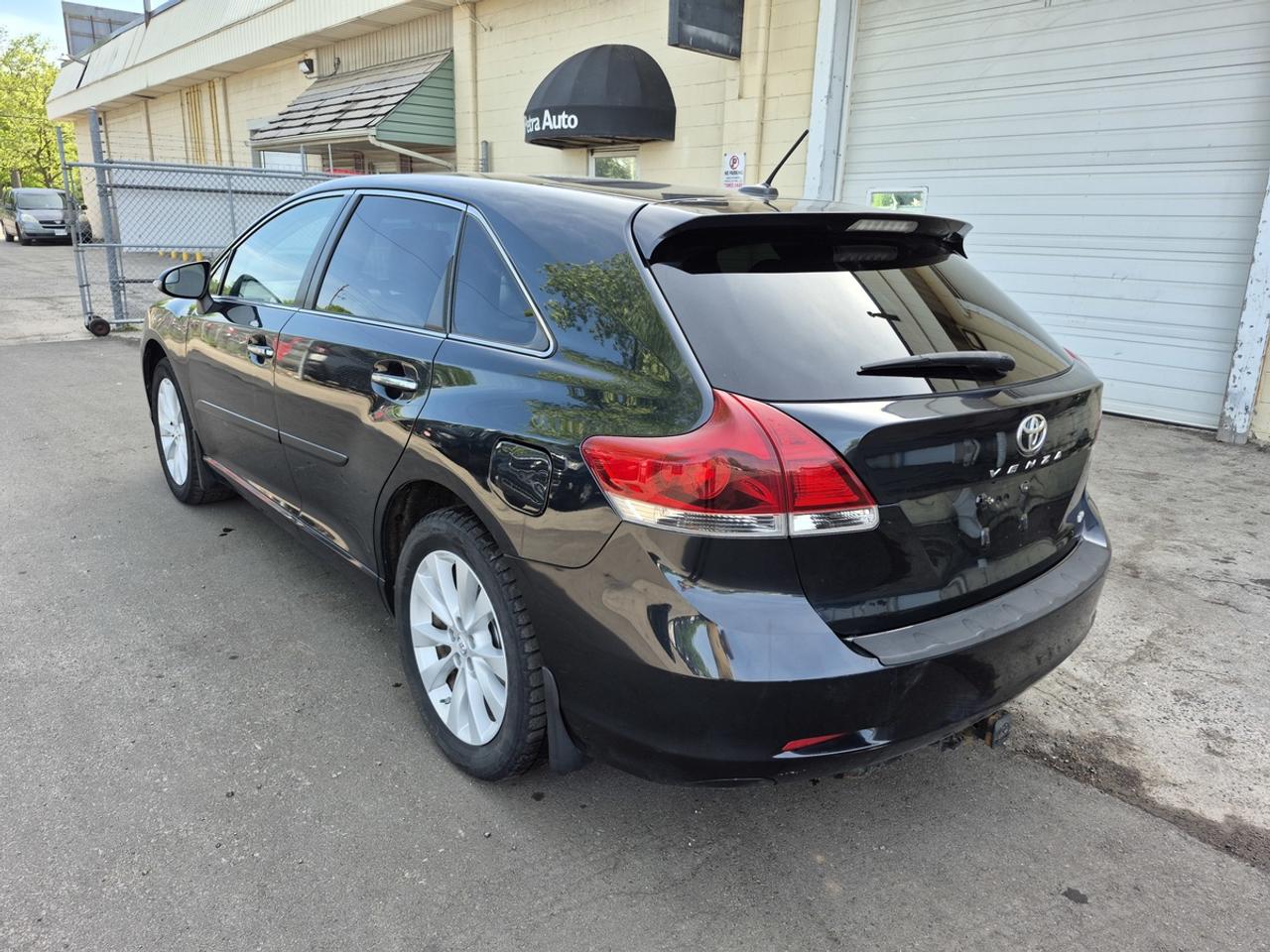2013 Toyota Venza XLE Photo