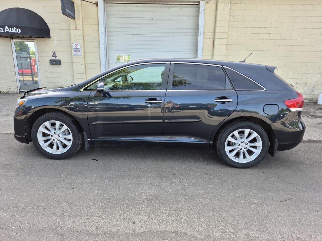 2013 Toyota Venza XLE Photo