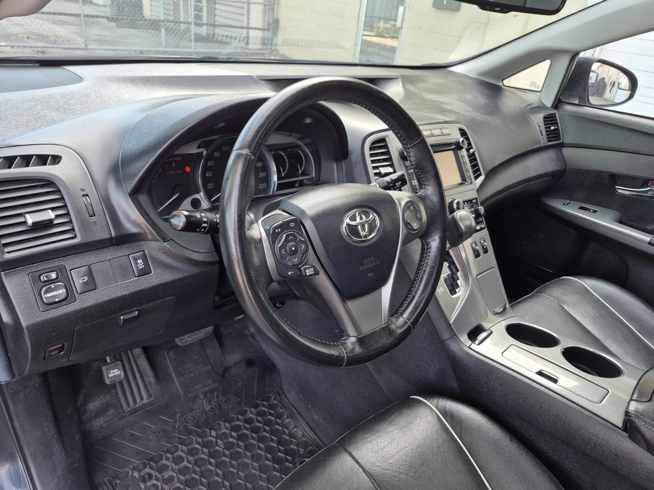 2013 Toyota Venza XLE Photo