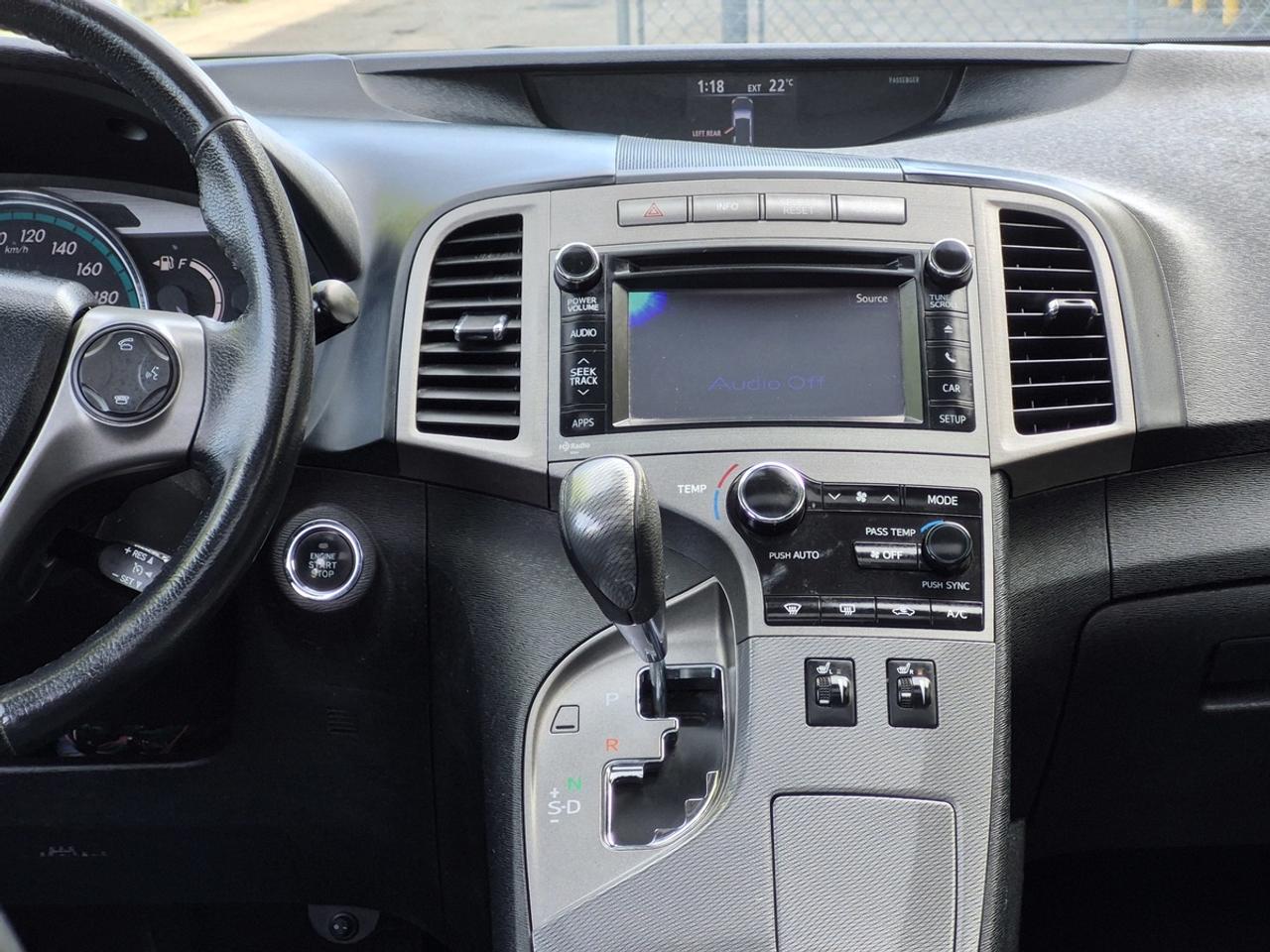 2013 Toyota Venza XLE Photo