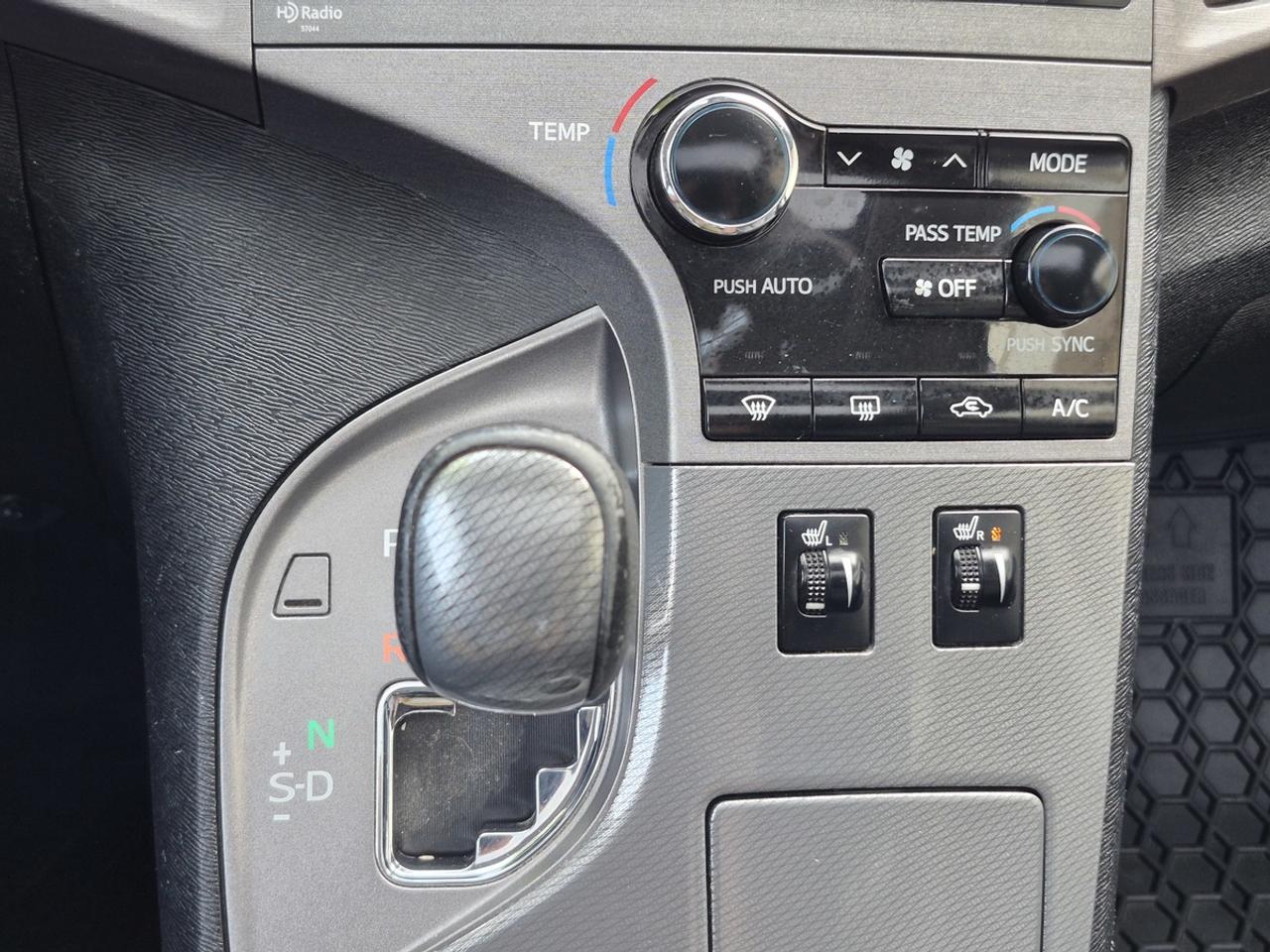 2013 Toyota Venza XLE Photo