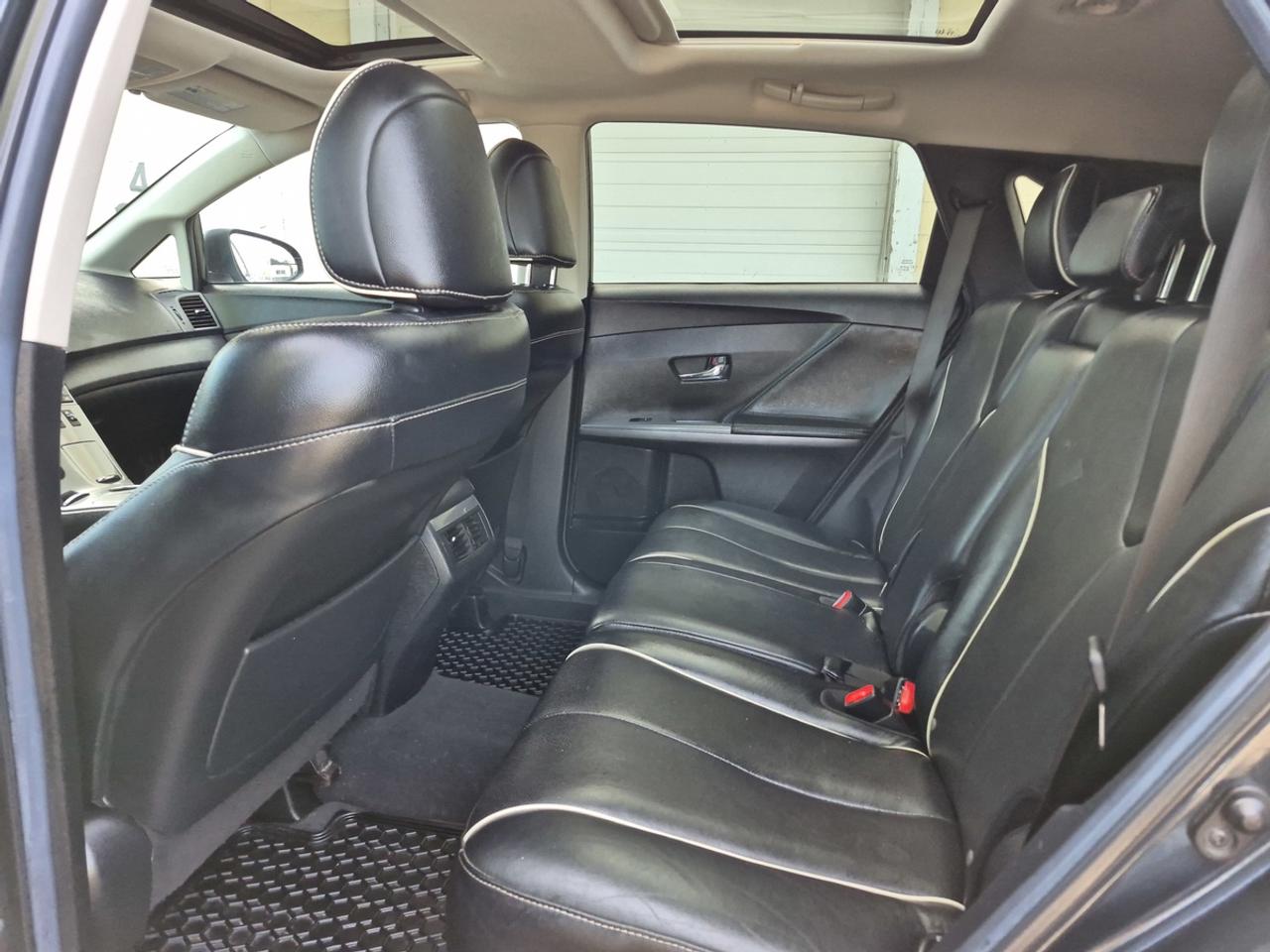 2013 Toyota Venza XLE Photo