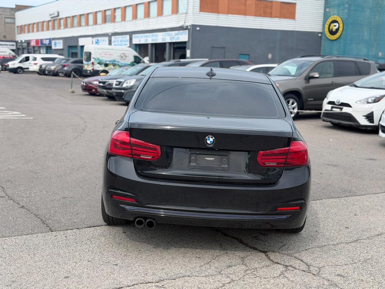 2018 BMW 330i xDrive Photo