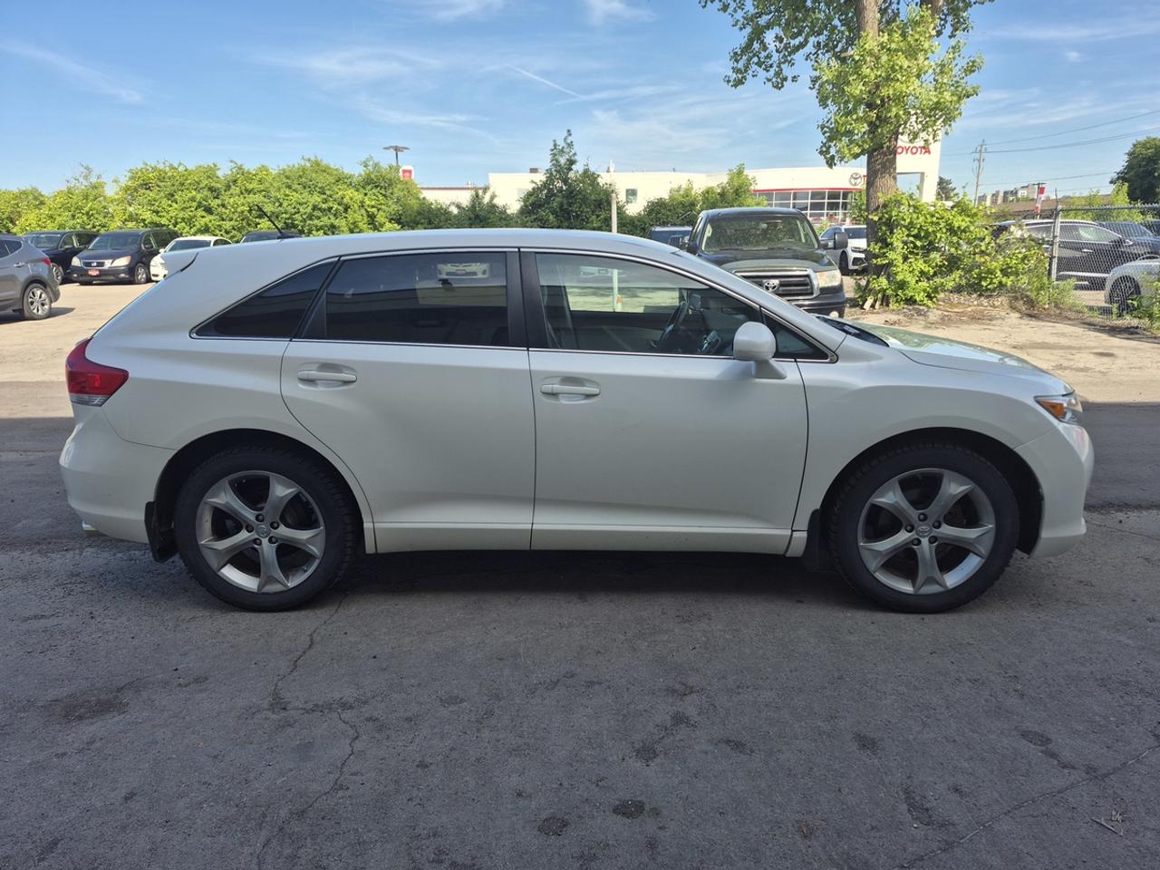 2011 Toyota Venza  Photo3