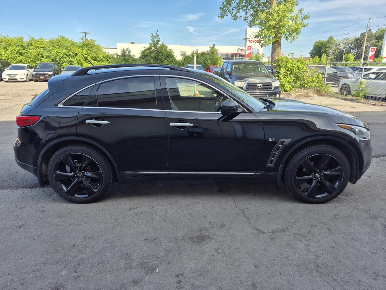 2017 Infiniti QX70  Photo3