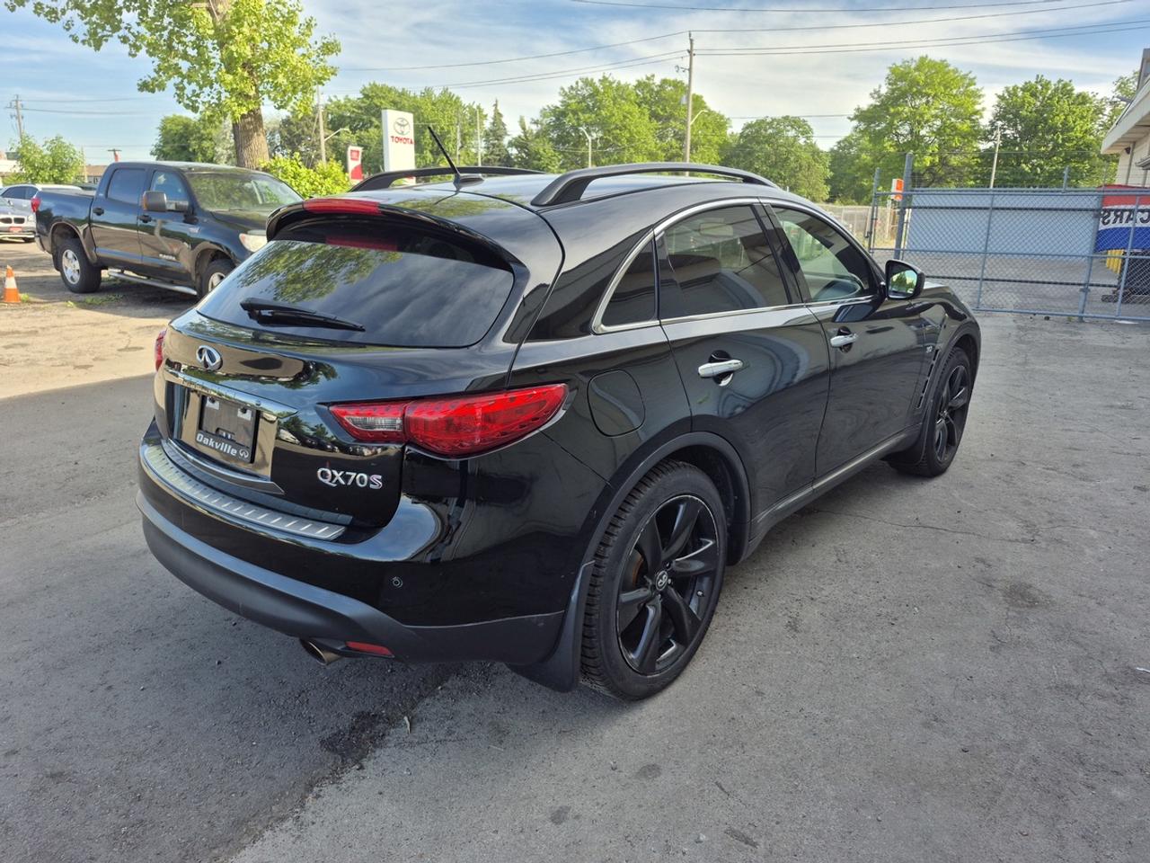 2017 Infiniti QX70  Photo4