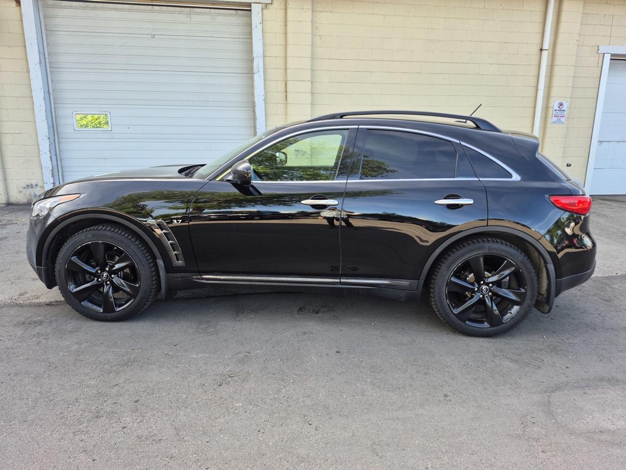 2017 Infiniti QX70  Photo
