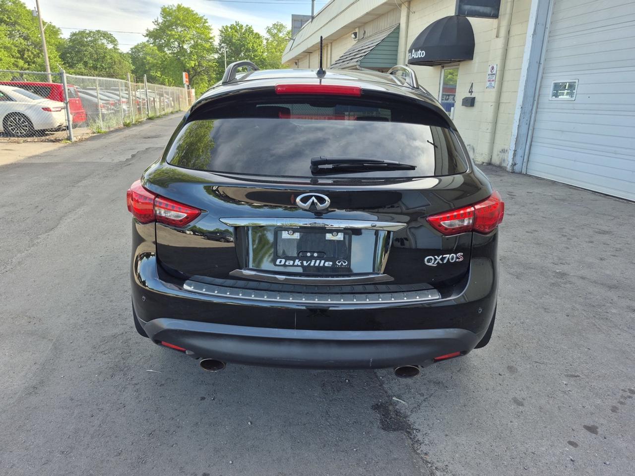 2017 Infiniti QX70  Photo